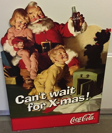 04661-1 € 12,50 coca cola karton kerstman met kinderen bij kachel 95 x 70 cm.jpeg